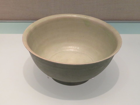 北宋越窯青釉刻花鸚鵡紋碗