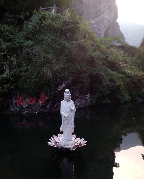 小龍湫龍口湖觀音像