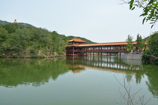 橫山寺亭臺(tái)水榭