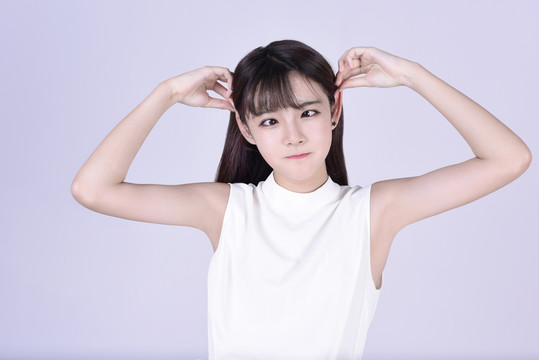 扮怪獸的可愛女生