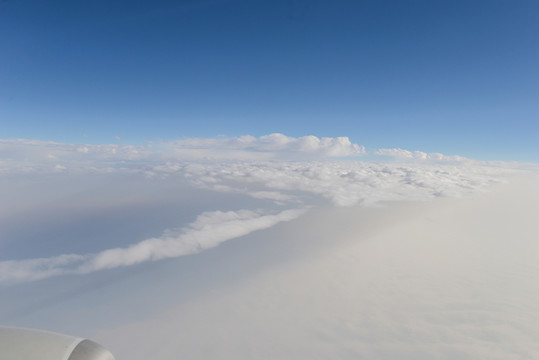 飞机上的云海像沙丘