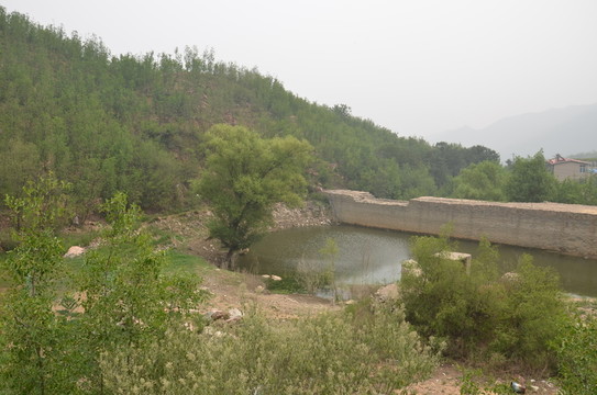 山區(qū)水庫風光