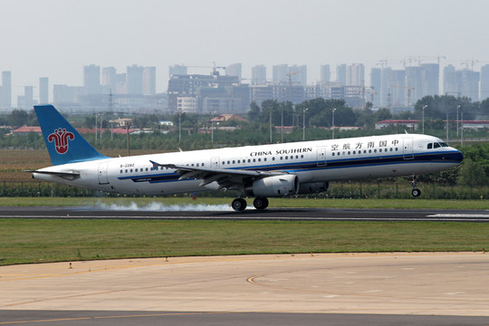飛機(jī)降落 跑道 中國南方航空