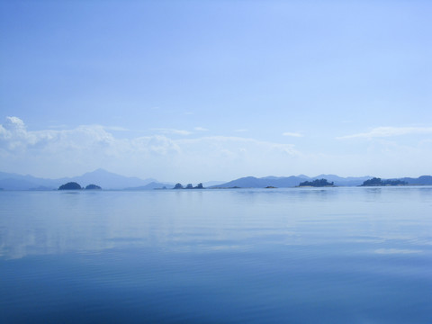天然湖水山水風(fēng)景