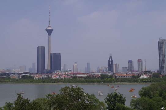 天塔掠影