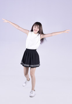 飛翔姿勢的女孩