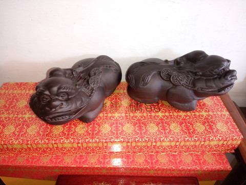 現(xiàn)代家具擺件之紫檀木雕貔貅