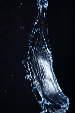 潑水