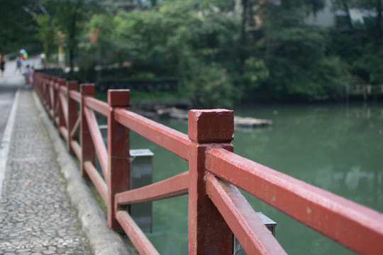 湖泊欄桿