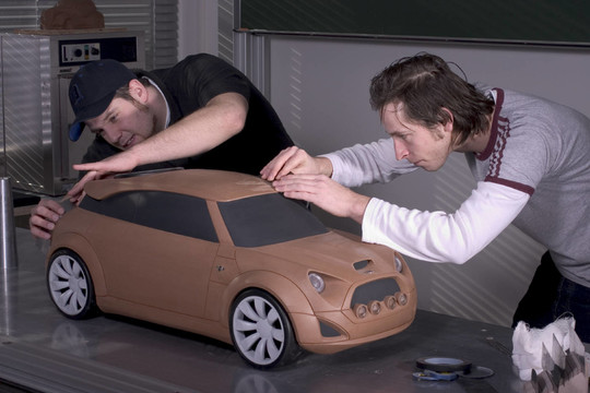 在汽車industrieplastelin模型工作