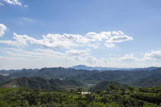 從定都峰遠(yuǎn)眺北京西山
