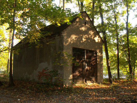 搖搖欲墜的小屋