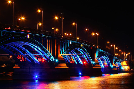 特奧多爾霍伊斯橋，二