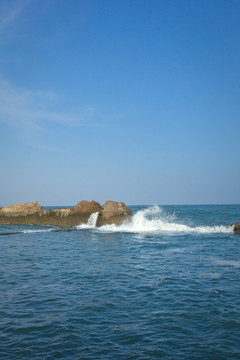 海洋礁石海浪