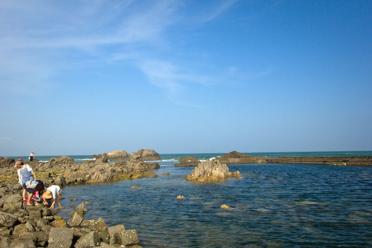 海洋礁石海浪