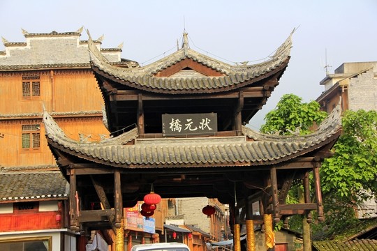 龍?zhí)豆沛?zhèn)