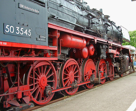 驅(qū)動蒸汽機(jī)車
