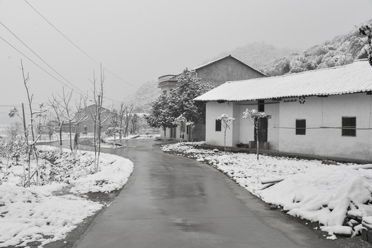冬雪中鄉(xiāng)村老宅