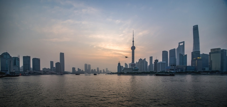 晨曦中的上海