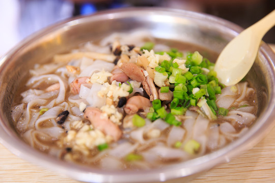南寧美食 老友花腸湯粉