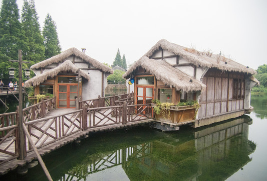 湖邊度假木屋