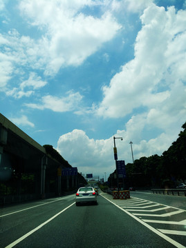 道路 藍(lán)天白云