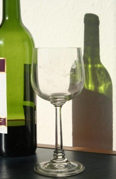 玻璃酒杯