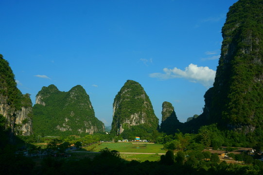 群山峰
