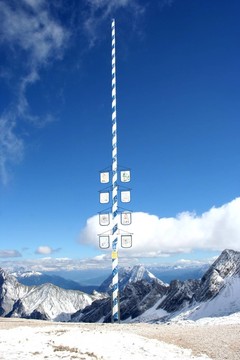 楚格峰五月柱
