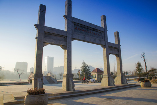 中國(guó)臨朐龍韻文化藝術(shù)城石坊