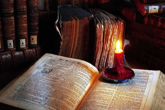紅燭與書