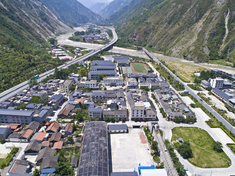 汶川綿虒鎮(zhèn)高清航拍全景圖