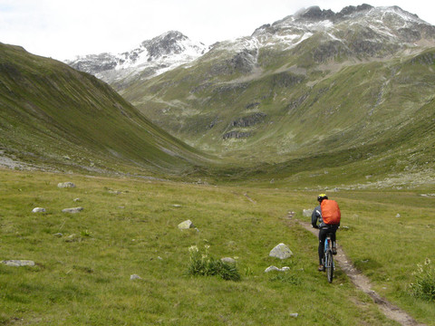 在graubü旦尼爾山地自行車