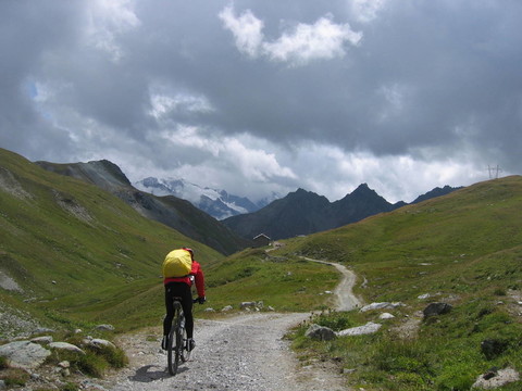 在graubü旦尼爾山地自行車
