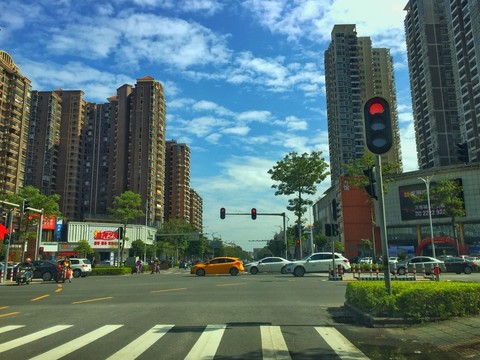 惠州三環(huán)紅綠燈路口