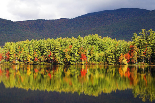 印度夏季湖Chocorua