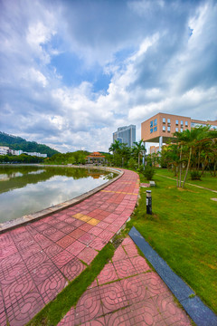 惠州學(xué)院蓬瀛湖湖邊