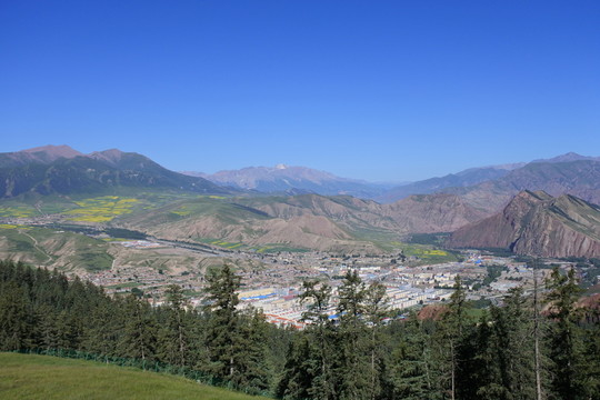 青藏高原上的群山