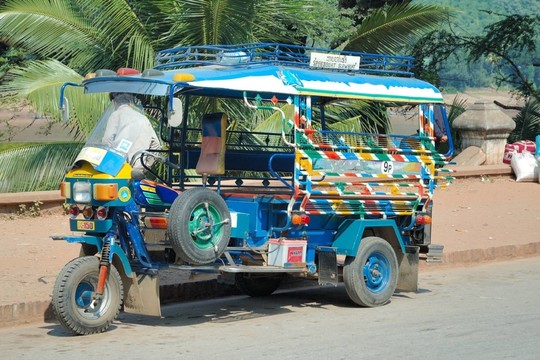 五顏六色的嘟嘟車