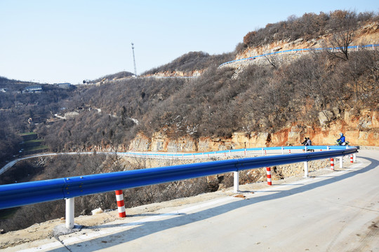 彎曲的盤山公路