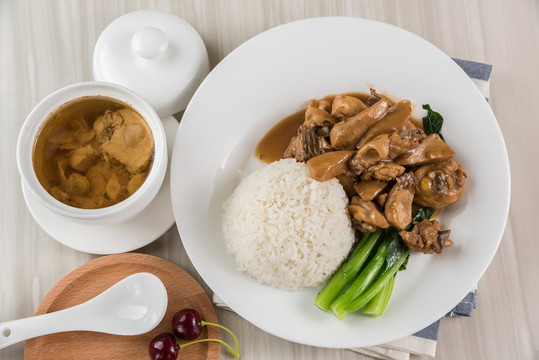 香菇土雞飯 花旗參燉土雞