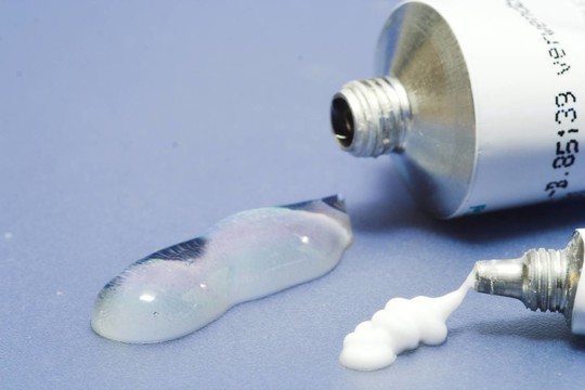 凝膠和軟膏