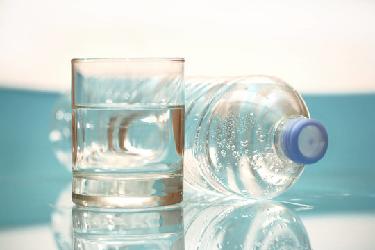 水