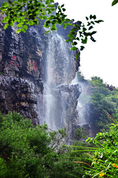 鷹嘴巖飛瀑風(fēng)景圖