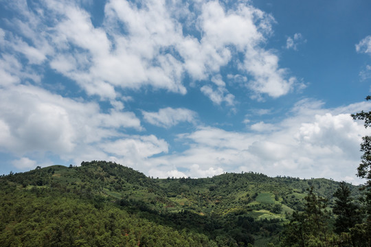 藍(lán)天白云青山