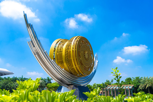南寧東站北廣場(chǎng)城市雕塑銅鼓蘆笙