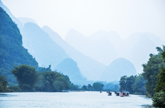 水墨遇龍河