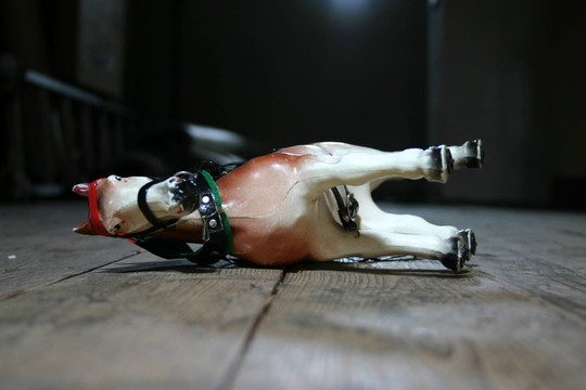玩具馬，閣樓