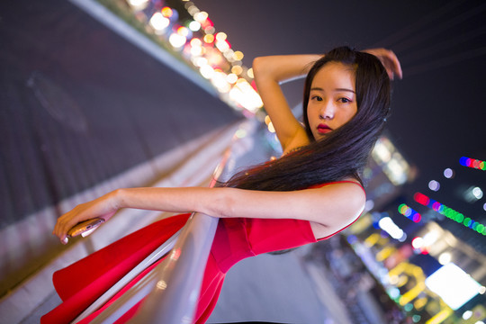 馬路上的女孩