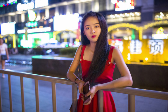 馬路邊的女孩